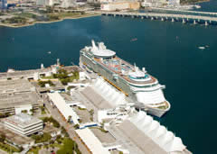 Shuttle serving cruise ports